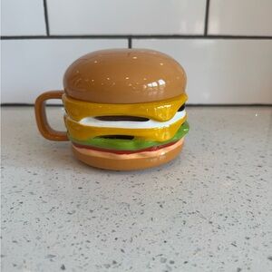 🍔 In-N-Out Burger “Double-Double” Shaped Mug w/ Lid – NWOT Souvenir